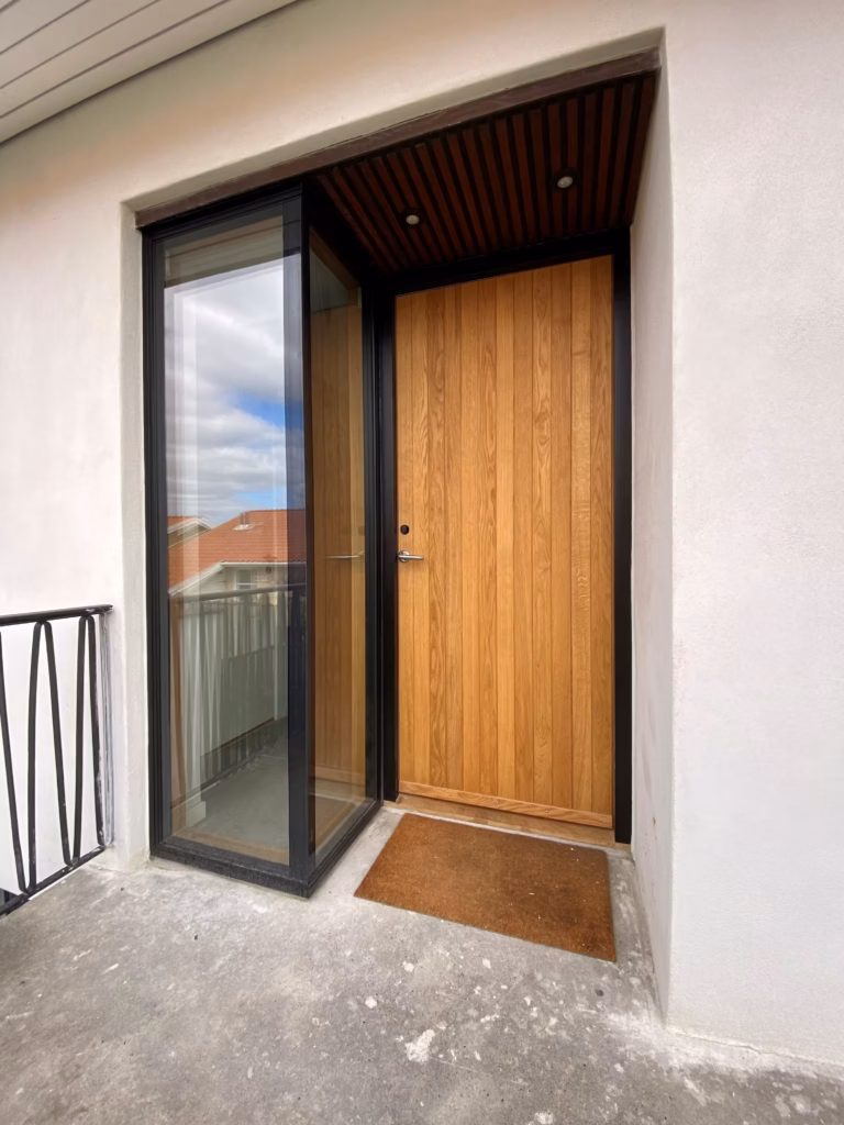 Entry med glashjørne